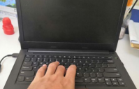 联想笔记本电源键亮但黑屏怎么办
