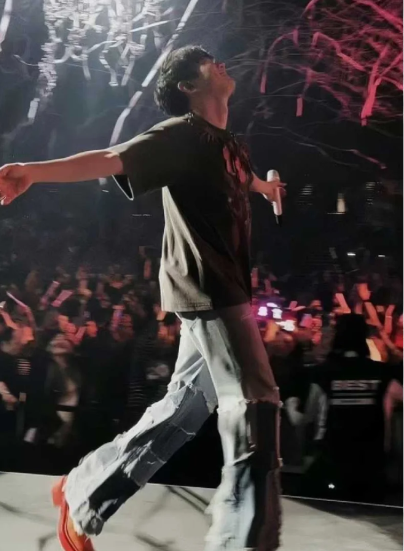 JJ20app怎么答题?JJ20APP买票是本人买到票后观演人也可以进去吗?